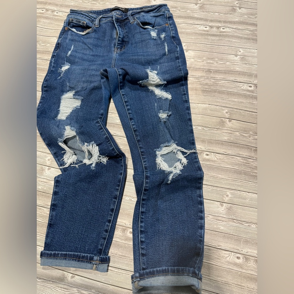 Judy Blue distressed boyfriend fit. Size 9/29
